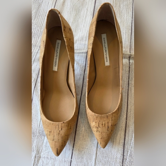 Diane Von Furstenberg DVF Tan Cork Point Toe Women’s High Heels Pumps Size 8.5 - Picture 2 of 11